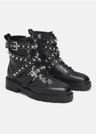 Полностью кожаные ботинки zara, черного цвета (новая коллекция)