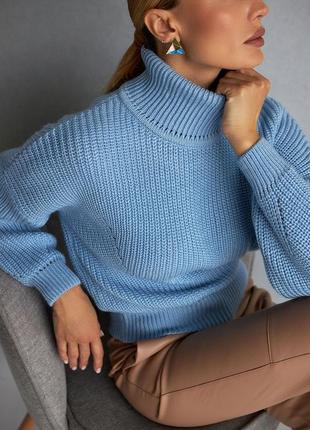 Женский укороченный вязанный свитер свободного кроя. модель 2481 голубой4 фото