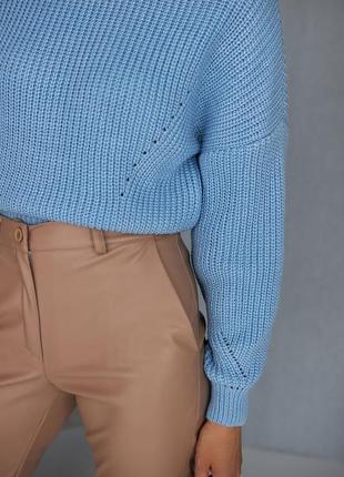 Женский укороченный вязанный свитер свободного кроя. модель 2481 голубой9 фото