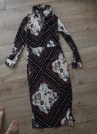 Сукня з довгим рукавом