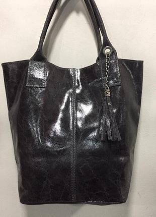 Темно-сіра шкіряна сумка