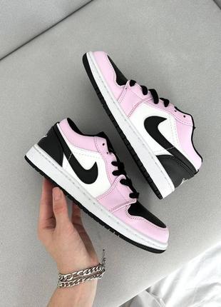 Жіночі кросівки рожеві з чорним nike jordan low pink black