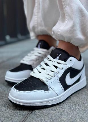 Nike jordan low white black