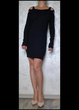 Черное плетеное вязаное мини платье с открытыми плечами2 фото