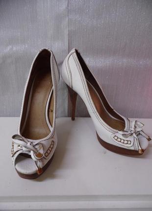 Туфлі zara**