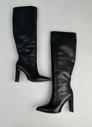 Сапоги женские кожаные черного цвета на каблуках демисезонные5 фото