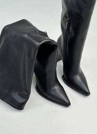 Сапоги женские кожаные черного цвета на каблуках демисезонные3 фото