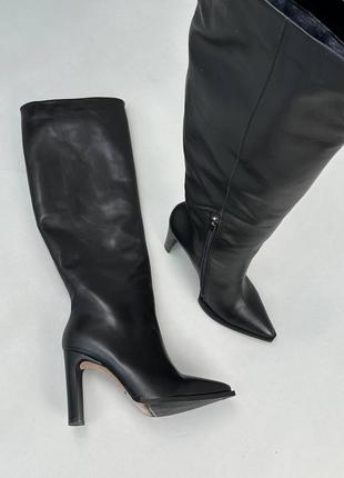 Сапоги женские кожаные черного цвета на каблуках демисезонные6 фото