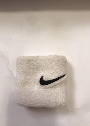 Напульсник nike