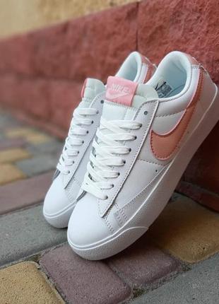 Nike blazer низкие белые с пудрой кроссовки женские кожаные найк блейзер кеды осенние1 фото