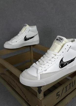 Nike blazer mid 77 белые с черным кроссовки женские кожаные отличное качество кеды найк блейзер высокие осенние3 фото