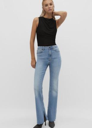 Джинсы flared stradivarius джинсы клеш с разрезом