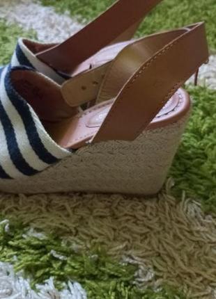 Босоніжки на танкетці montego bay club. нові.