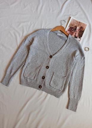 Базовый серый кардиган на пуговицах