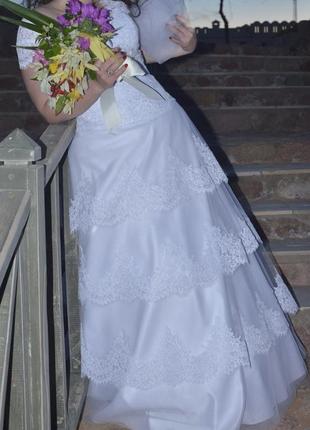 Весельное платье с фатой и подъюбником! свадебное платье2 фото