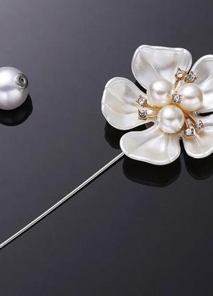 Витончена брошка голка квітка з кристалами та перлами колір білий