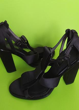 Оригинальные чёрные босоножки на высоком каблуке topshop, 39