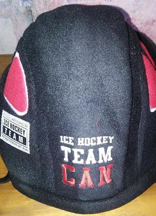 Флисовая шапка имитация хоккейного шлема canada, для болельщиков, коллекционеров3 фото