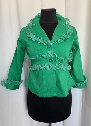 Барышня романтичный зеленый жакет рюшами из кружева