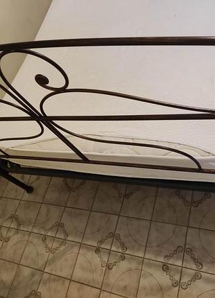 Двоспальне ліжко