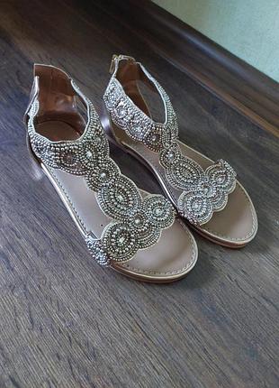 Сандалии новые 2
