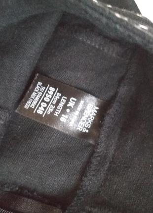 Черная юбка миди расклешенная с орнаментом принтом3 фото