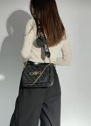 Женская сумка гесс черная guess pochette multi black/blue3 фото