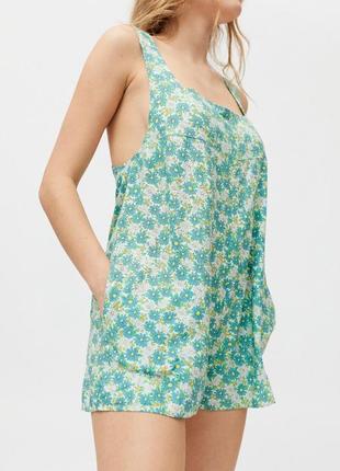 Легкий ромпер комбинезон шортами в цветочки urban outfitters petite