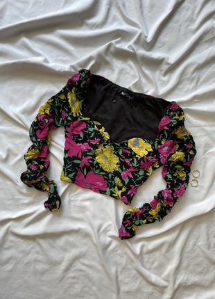 Блуза в квіти в корсетному стилі zara