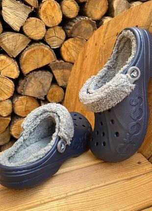 Утепленные crocs baya lined fuzz strap original унисекс navy/grey3 фото