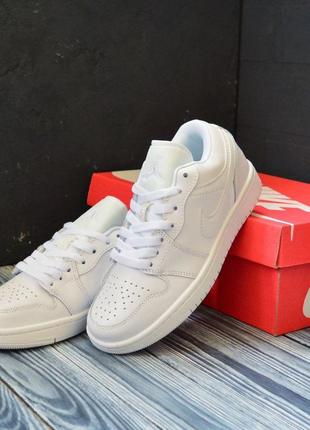 Nike air jordan 1 retro кроссовки женские кожаные топ найк джордан низкие белые осенние кеды4 фото