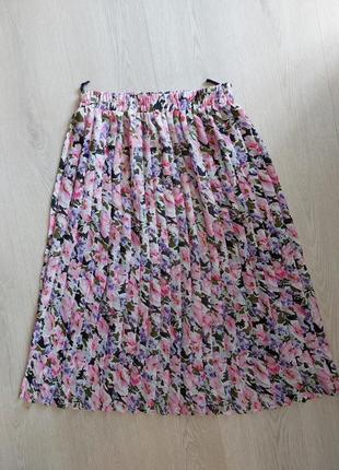Плисерированная юбка миди длины с цветочным принтом, размер m - l