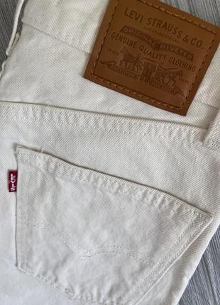 Молочные джинсы levis