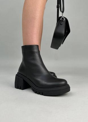 Стильные женские черные ботинки на каблуке, демисезонные, осенние, весенние, кожаные/кожа-женская обувь10 фото