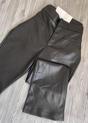 Кожаные брюки zara