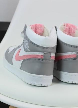 Женские зимние кроссовки nike air jordan 1 retro white grey pink6 фото