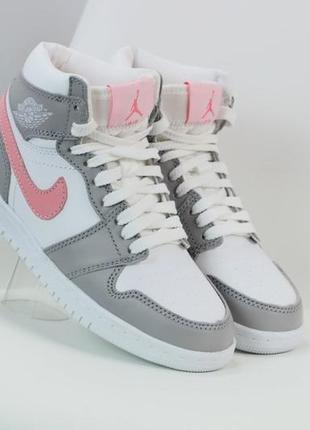 Женские зимние кроссовки nike air jordan 1 retro white grey pink1 фото