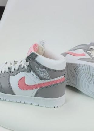 Жіночі зимові кросівки nike air jordan 1 retro white grey pink7 фото