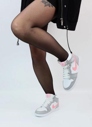 Жіночі зимові кросівки nike air jordan 1 retro white grey pink2 фото