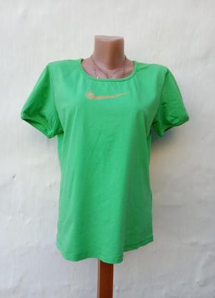 Спортивная сочная котоновая зеленая ☘️ футболка.1 фото