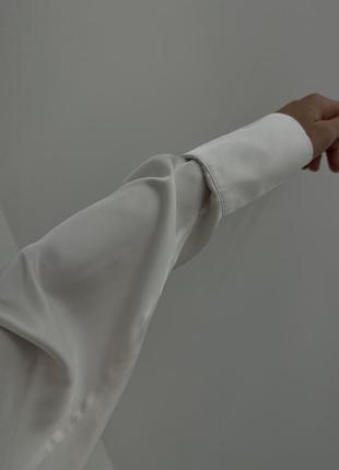 Zara сатинова біла молочна сорочка блузка з вирізом9 фото