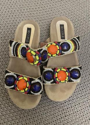 Шлепки шлепанцы