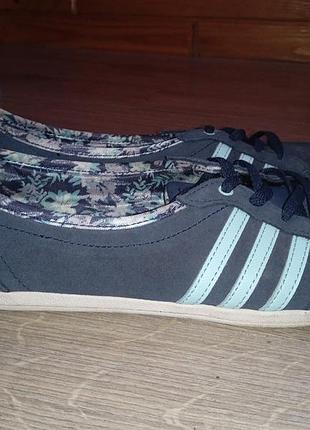 Кросівки жіночі легкі шкіра adidas розмір 38-23.5см