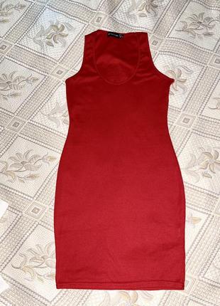 Базова червона сукня в рубчик