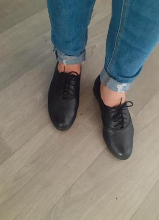 Черные итальянские осенние туфли на шнуровке8 фото