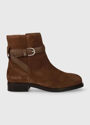 Замшеві черевики tommy hilfiger elevated essent boot thermo sde жіночі колір коричневий на плоскому ходу