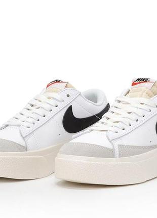 Жіночі  кросівки на платформі nike blazer low platform (  білі кеди найк блейзер на високій підошві)2 фото