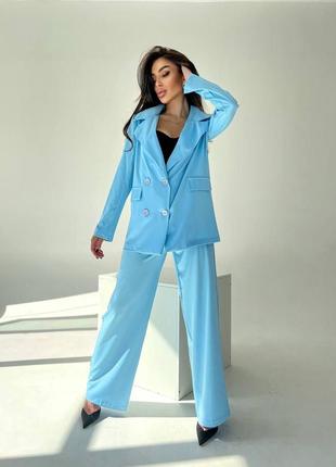 Костюм брюки прямого кроя и пиджак на пуговицах в голубом цвете7 фото