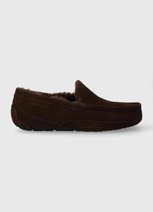 Замшеві мокасини ugg ascot чоловічі колір коричневий 1101110 розмір 40, 41, 42, 43, 44, 45, 46