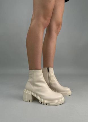 Стильные молочные ботинки на каблуке женские, демисезонные,осечные, весенние, кожаные/кожа-женская обувь3 фото